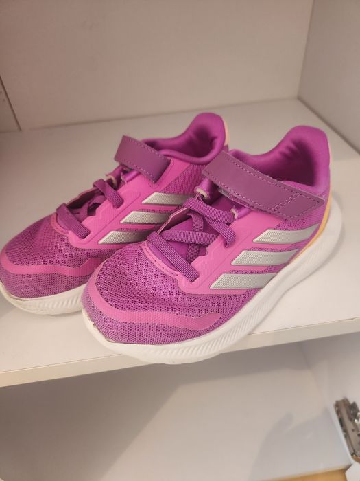 Кросівки на дівчинку 26 розмір adidas