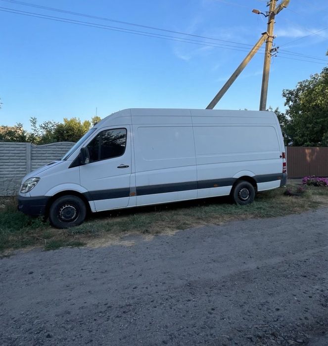 Перевезення вантажів місто/область, довгий бус