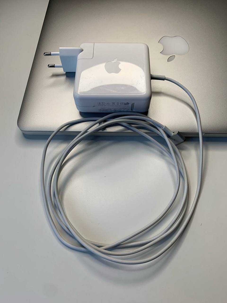 MacBook PRO 2015 A1398 15" / Intel i7 / 16GB DDR3 / 512GB SSD