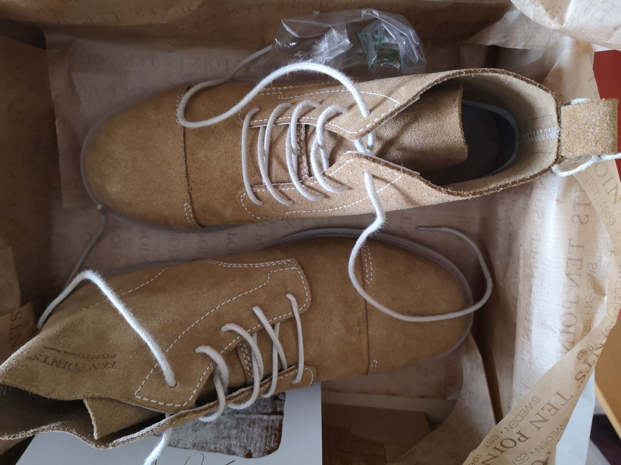 Botins de camurça e cordões Novos