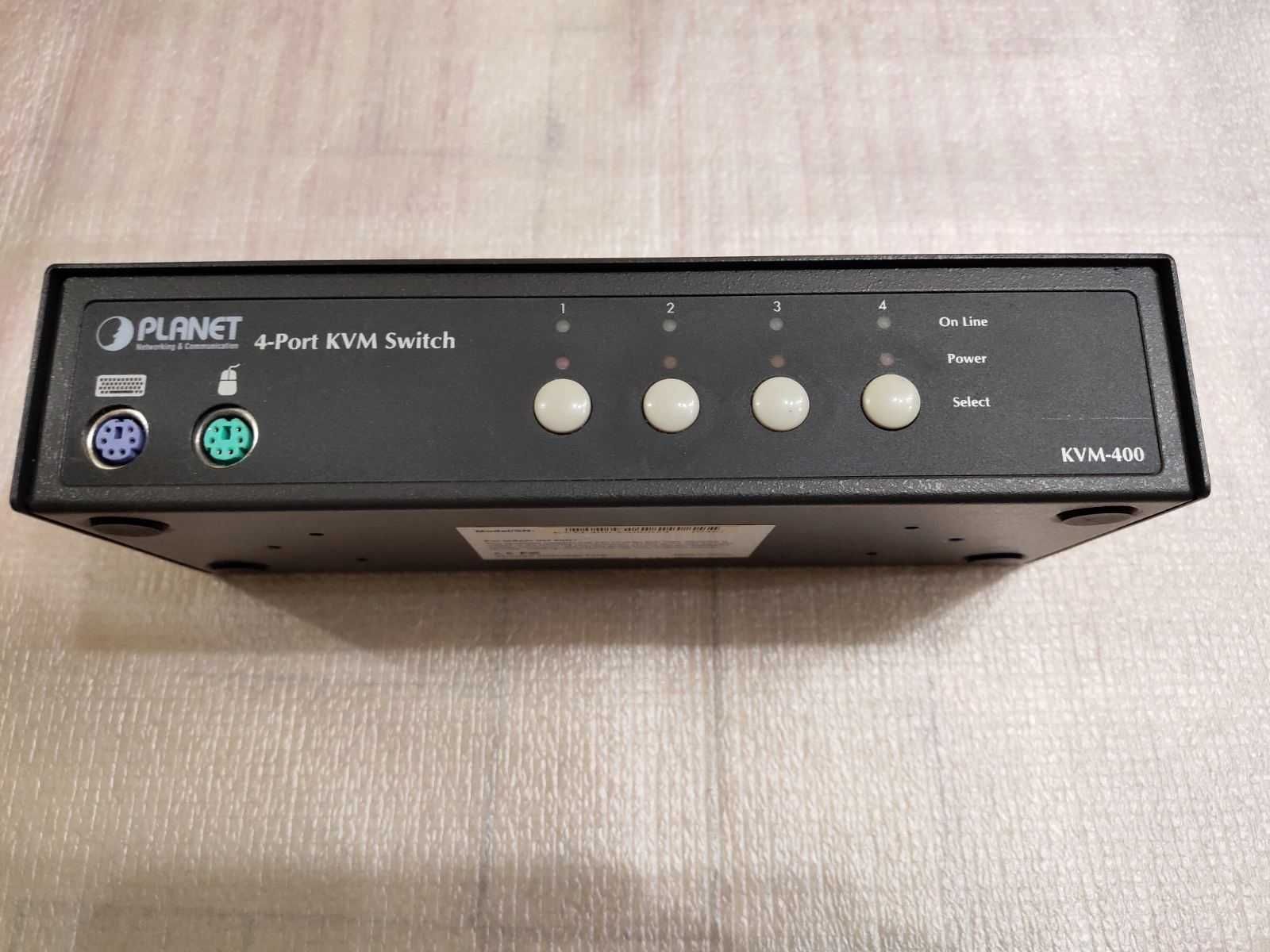 Продам KVM-переключатель (KVM-свитч) Planet KVM-400 полный комплект