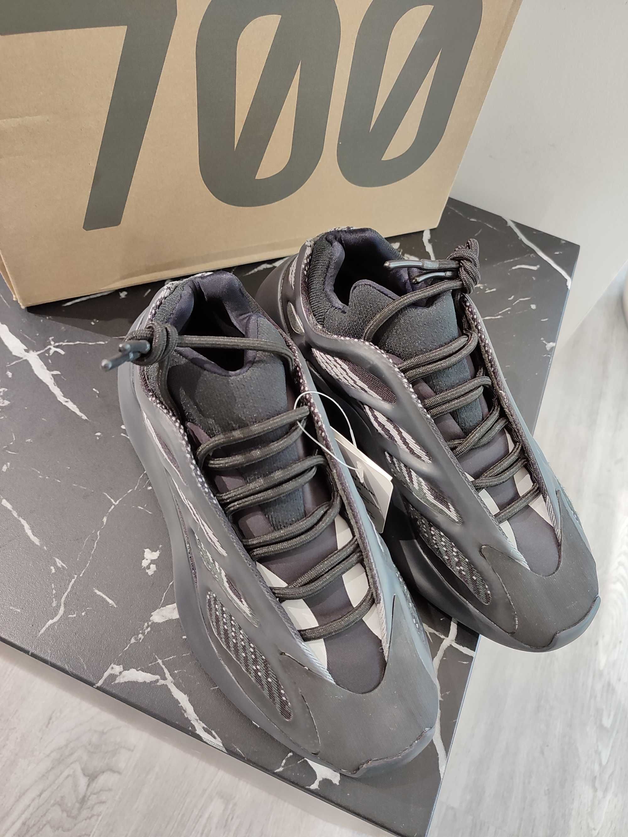 Кросівки ADIDAS YEEZY 700 V3 Alvah