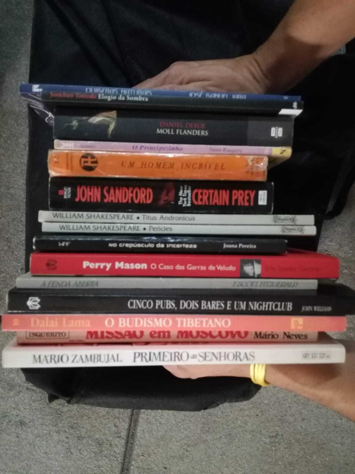 Livros vários (descontos aplicáveis em compras conjuntas)