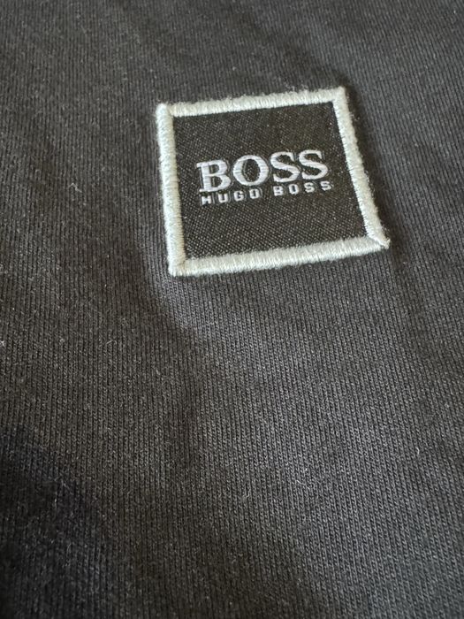 Продам чорну футболку від Hugo Boss в м розмірі