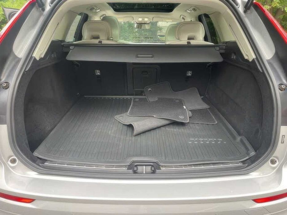 Volvo XC60 B5 Momentum      2022