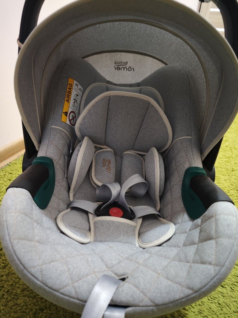 Fotelik samochodowy Britax Römer Baby Safe 3 i-Size Nordic Grey