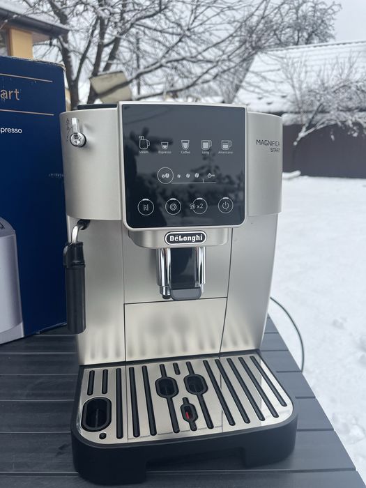 Кавомашина Delonghi Magnifica Start 2024 рік 9 місяць гарантія