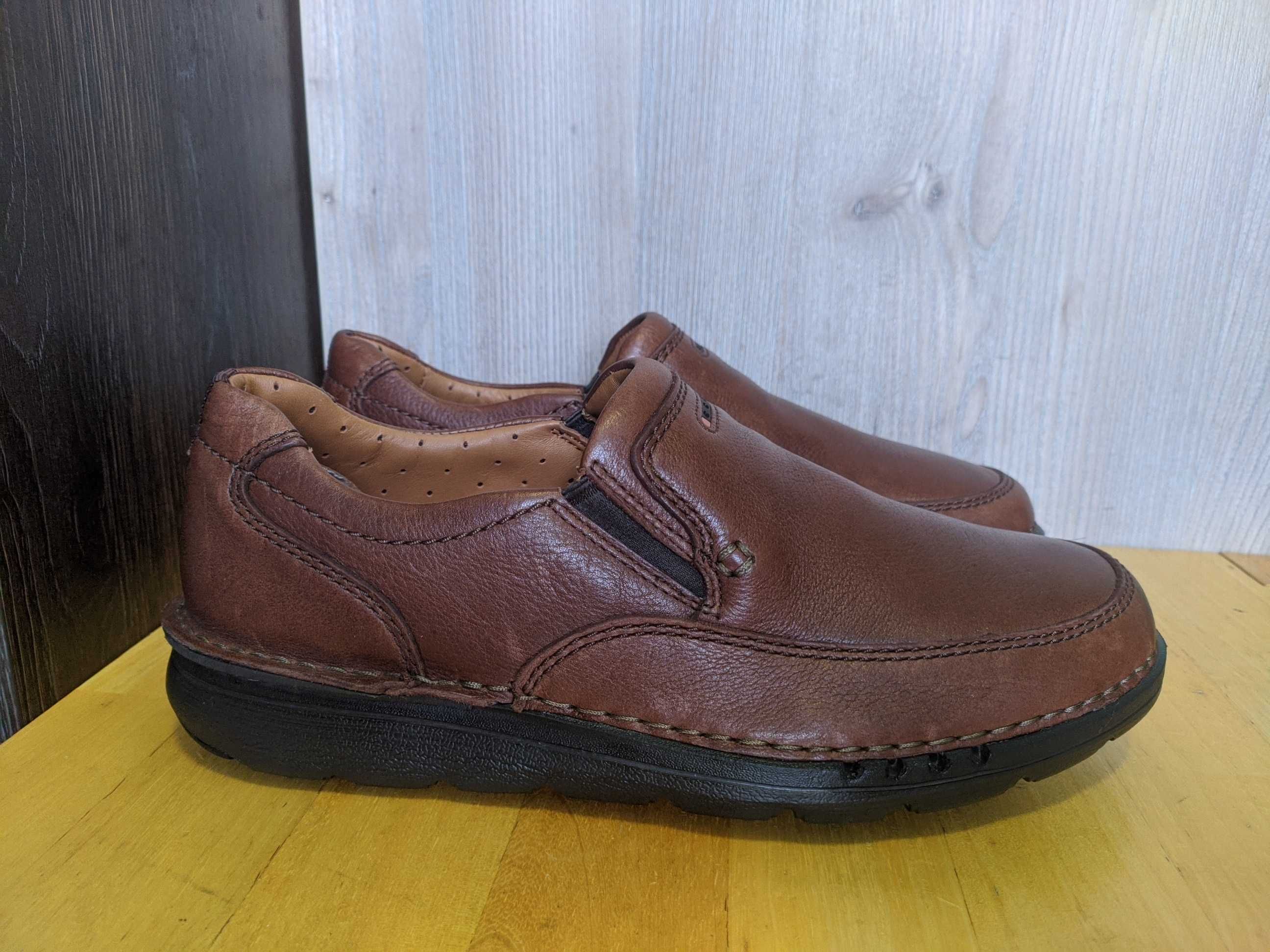 Clarks - шкіряні туфлі мокасини кросівки