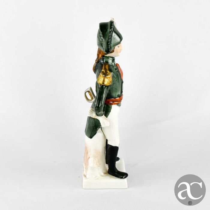Figura de militar em porcelana francesa “Mar’echal de L’empire”