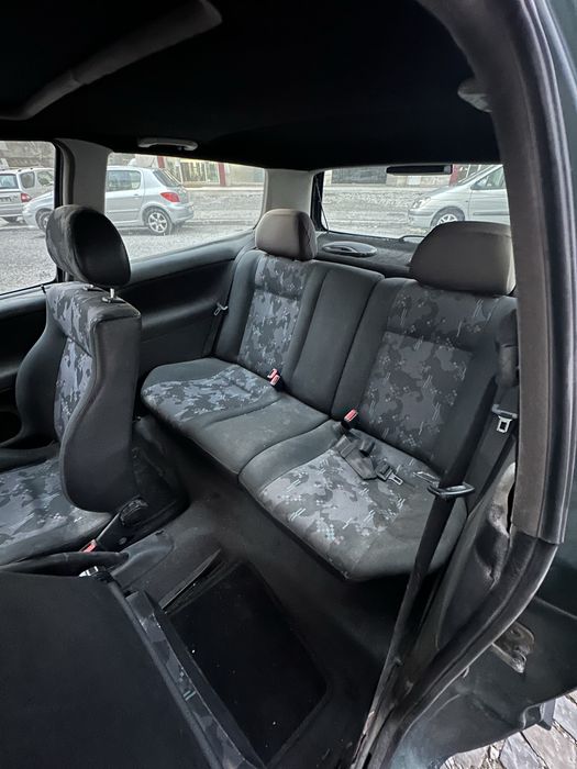 Carro antigo , mas valente. Motor funcionando direitinho.