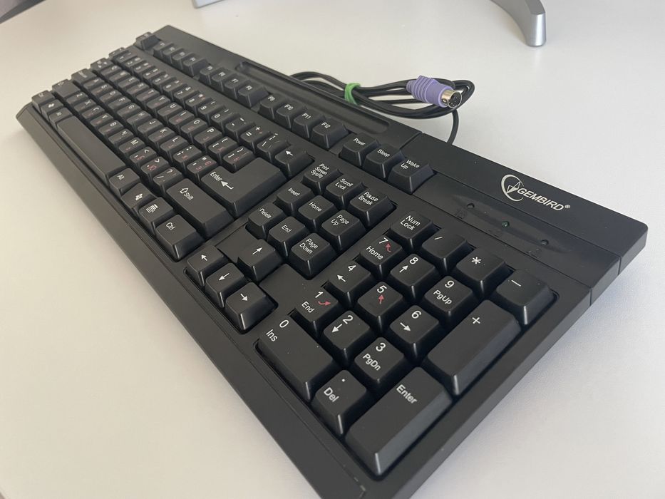 Старая Клавиатура для ПК с розьемом PS/2 клавіатура клава HP Gembird