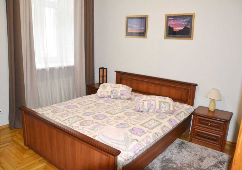 Продаж двокімнатної квартири на бульварі Лесі Українки, 9В