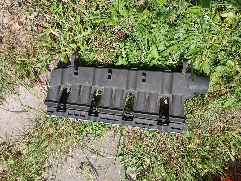 Kolektor ssący Ford Mondeo MK3 2,0 TDDi n8u4a diesel