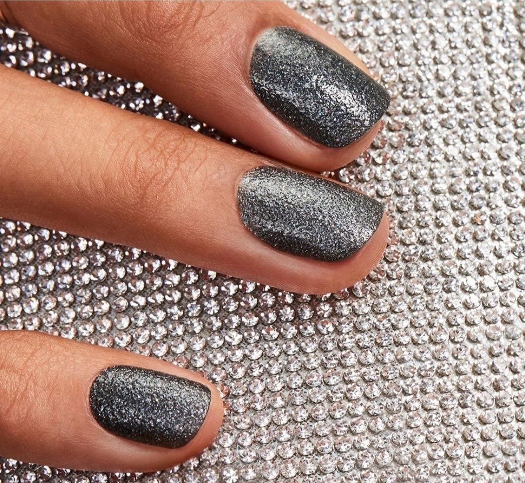Avon Dream to Shine lakier 3D do paznokci Raven Sparkle czarny brokat
