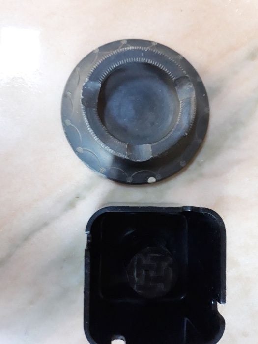 Cinzeiros antigos e variados.