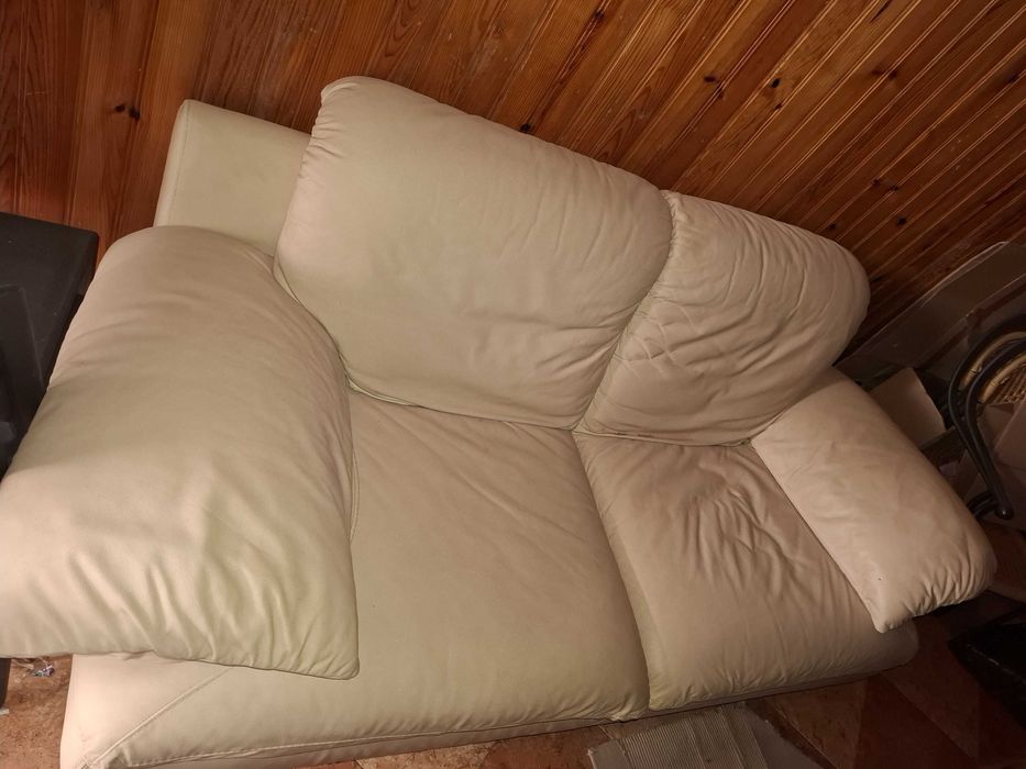 Vendo sofá em pele creme