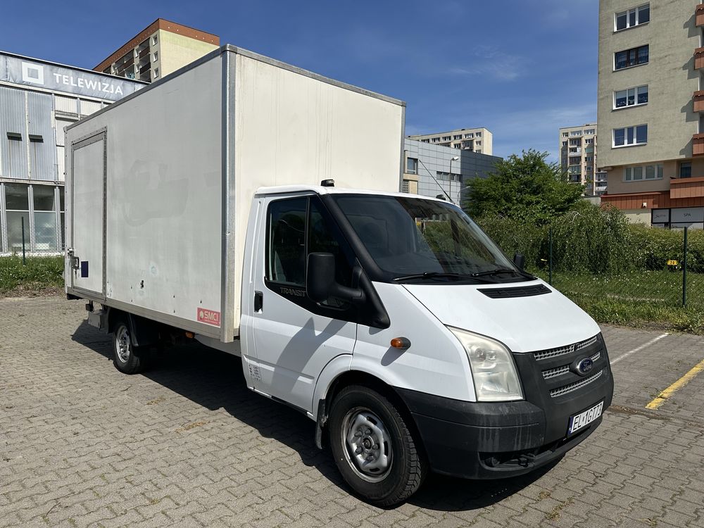 Wynajem busa Ford Transit Kontener z windą