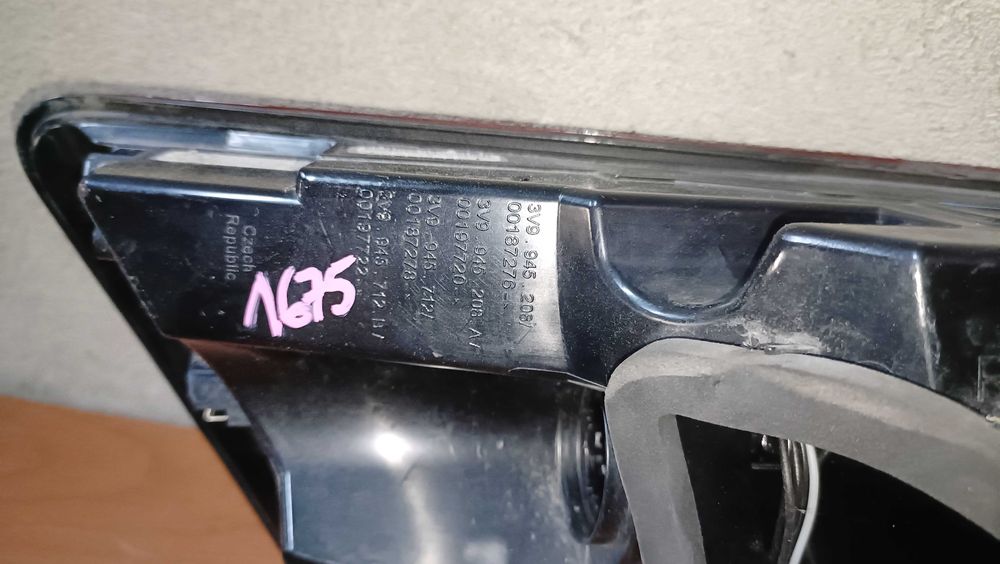 Skoda Superb III Kombi Lampa tył prawa