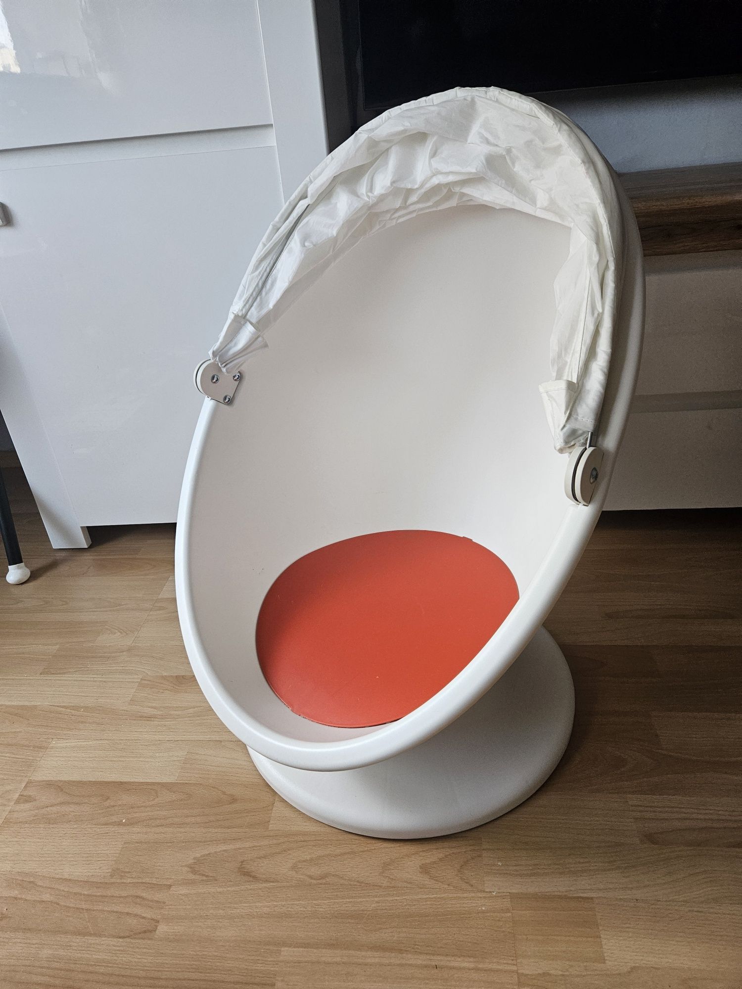 Ikea lomsk fotel bialy zamykany obrotowy jajko