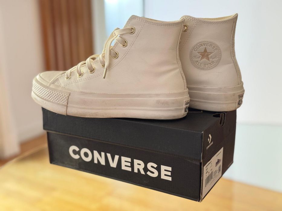 Ténis All Star Chuck Taylor brancos como novos