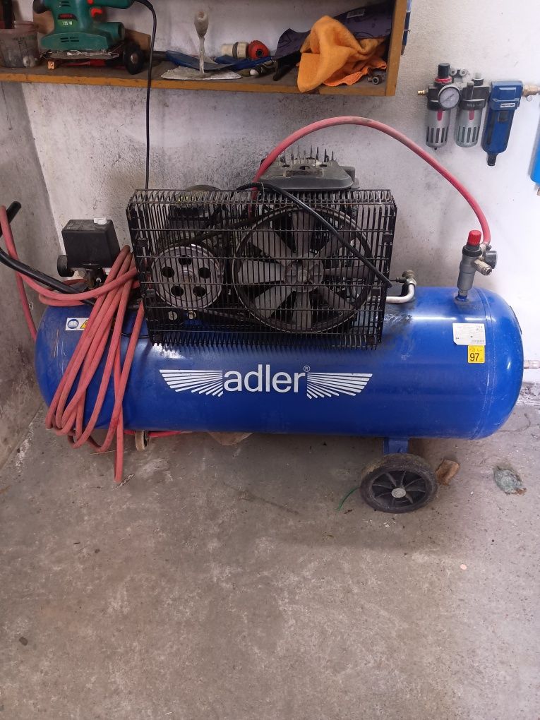 Sprężarka dwucylindrowa Adler 150 litrów