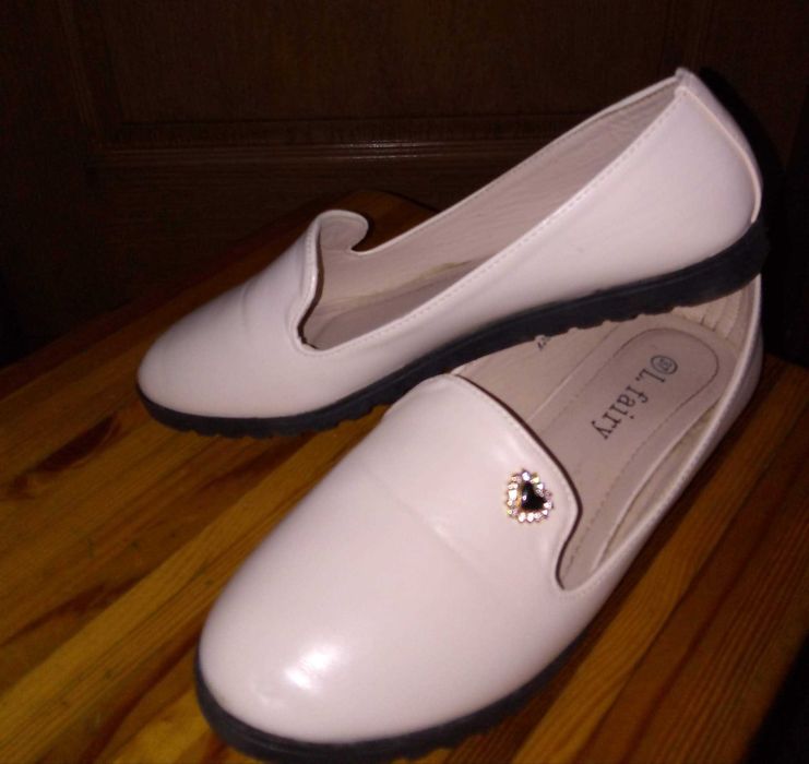 Весняні туфлі, розмір 37 у гарному стані