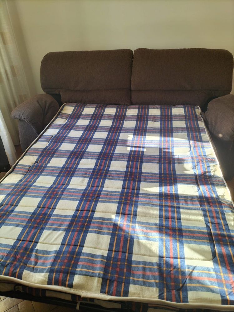 Conjunto de sofá cama e dois individuais