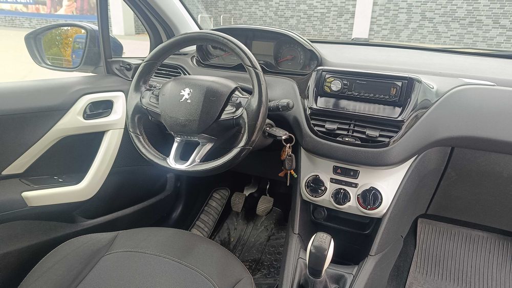 PEUGEOT 208 Benzyna 2014 rok zarejestrowany
