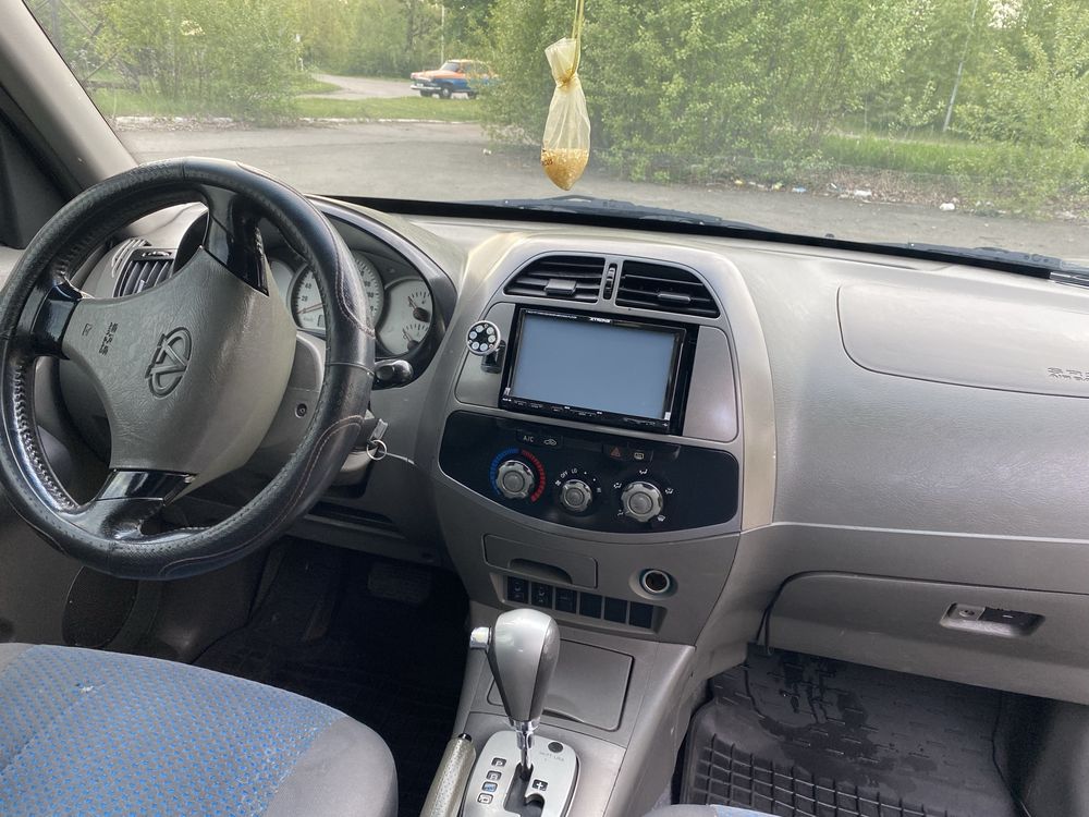 Автомобіль чері тіго
