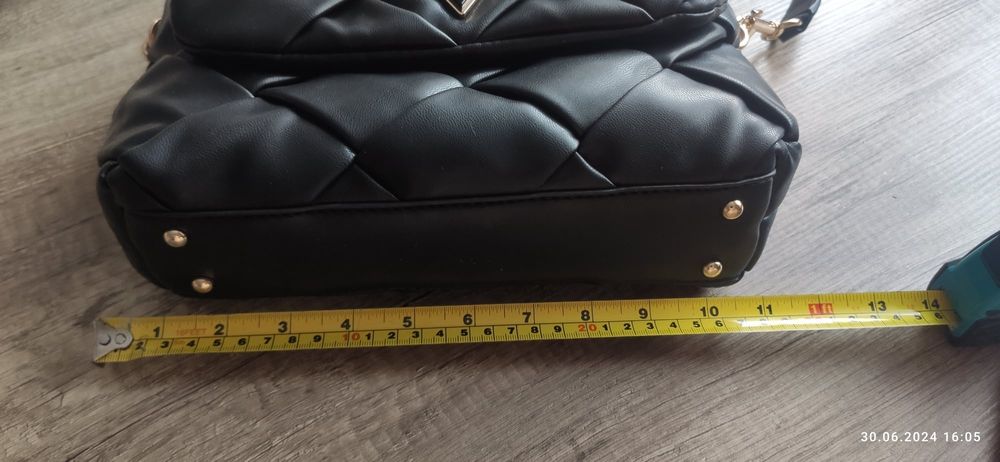 Torebka czarna Guess