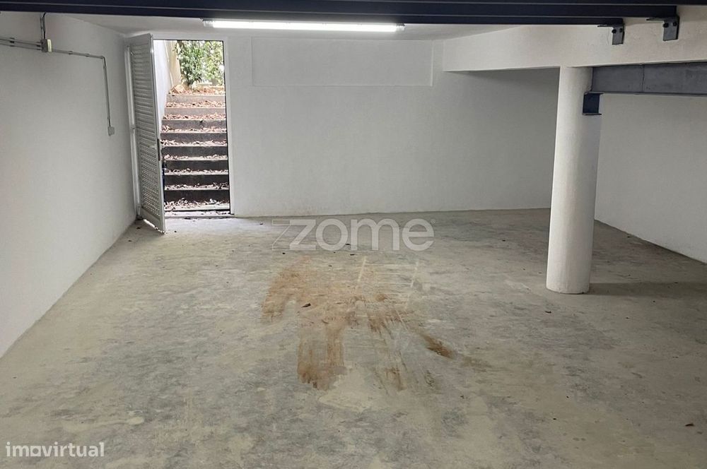 Armazém Para Arrendamento Em Cedofeita - Porto