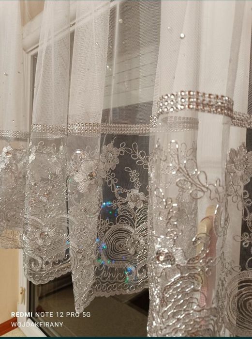 Firana bez prasowania z perełkami i srebrną gipiurą