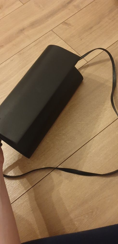 Torebka damska na imprezę - klasyczna czarna kopertówka