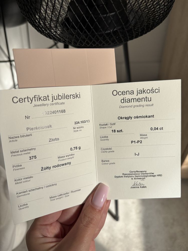 Złoty pierścionek z diamentami APART
