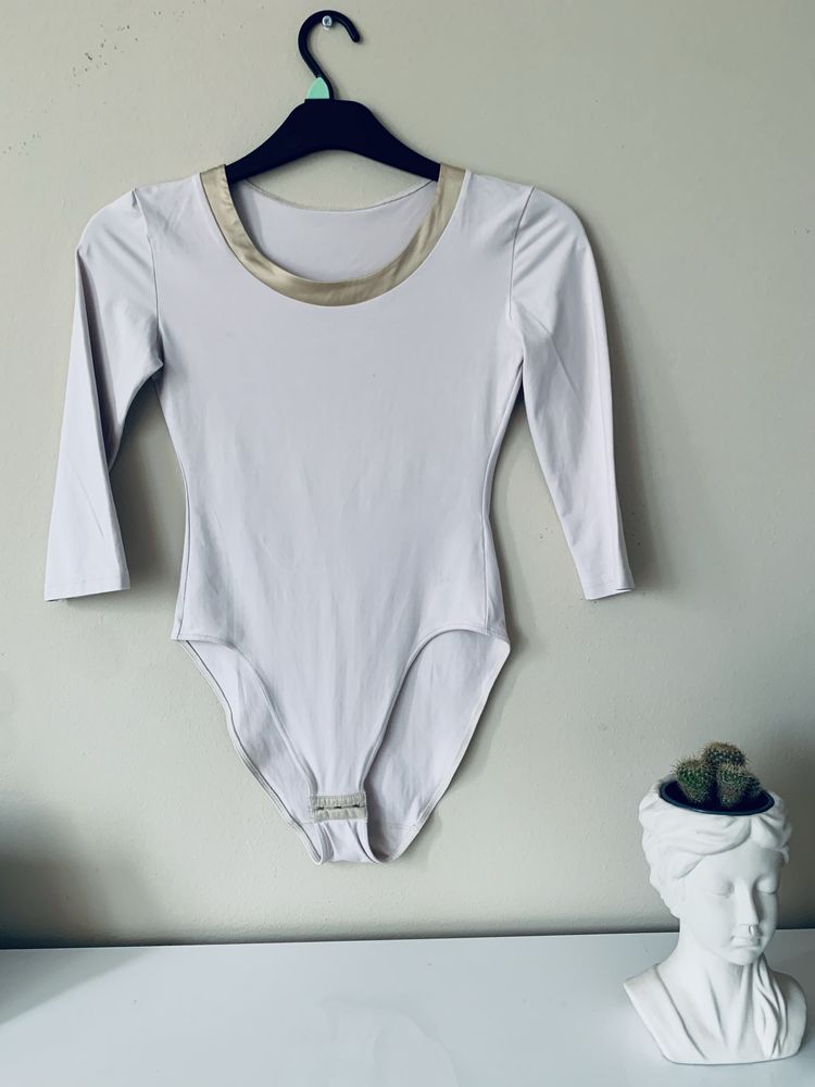 Cieliste elastyczne body