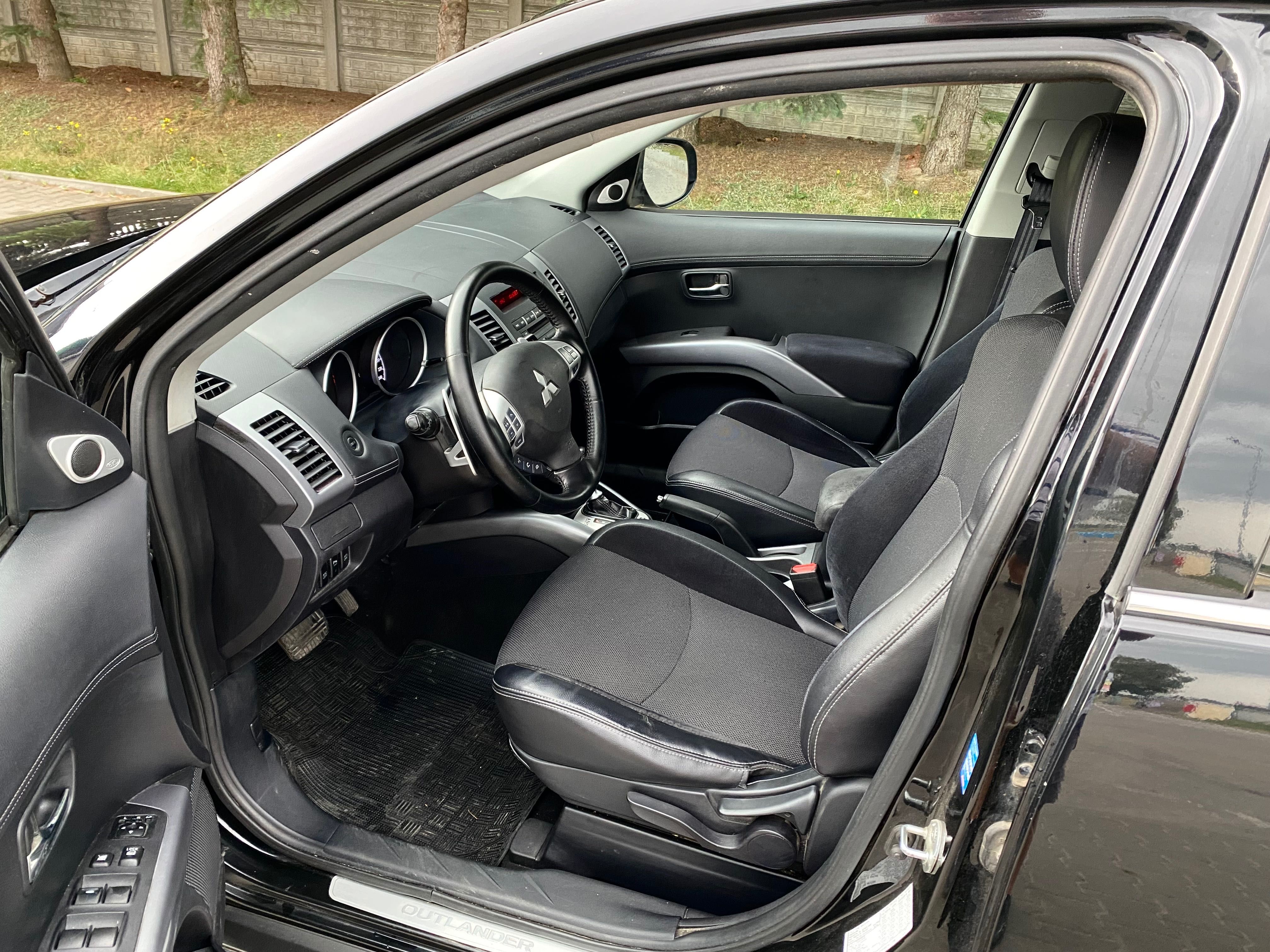 Mitsubishi Outlander 4x4•AUTOMAT•7osob•nowe opony•Niemcy•zarejestrowan