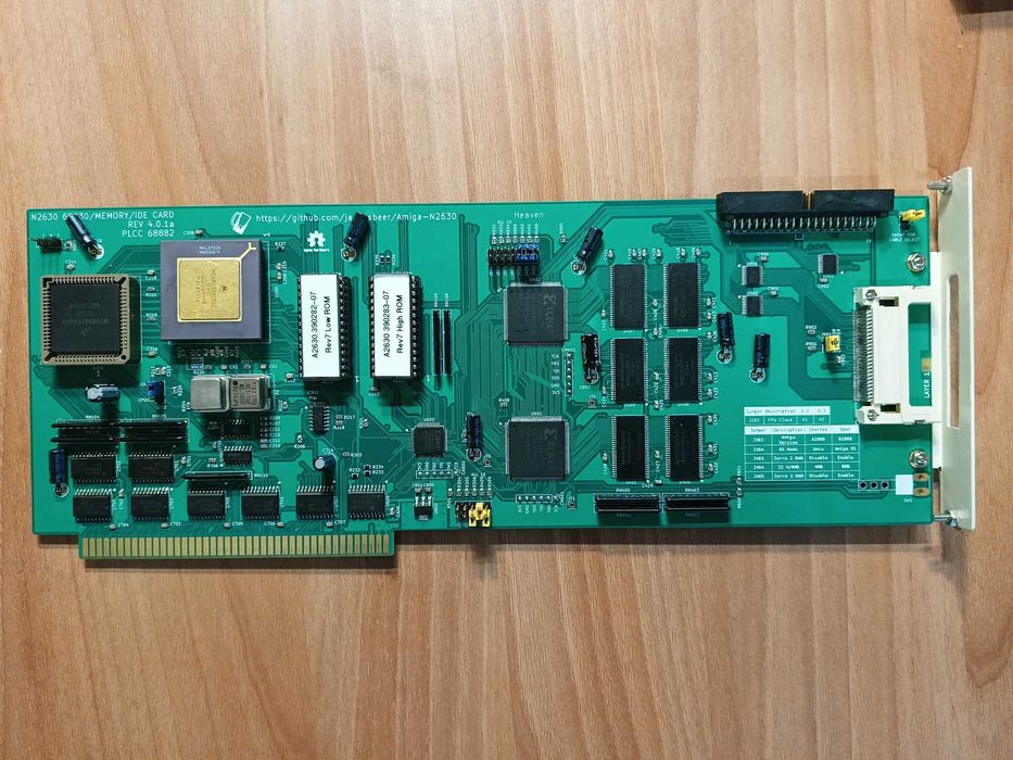 Amiga N2630 akcelerator z 68030/50MHz, koprocesor, 8MB + 128MB RAM