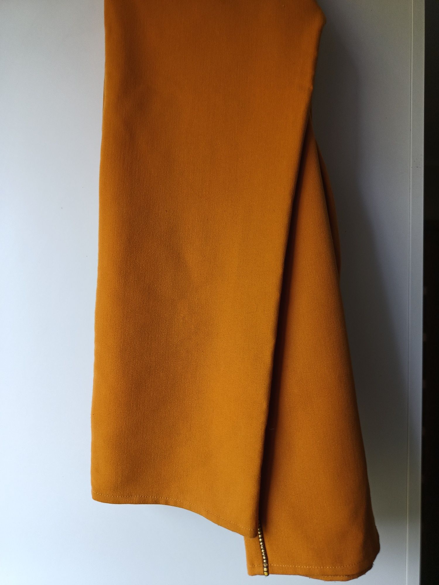 Spodnie eleganckie koloru musztardowego
