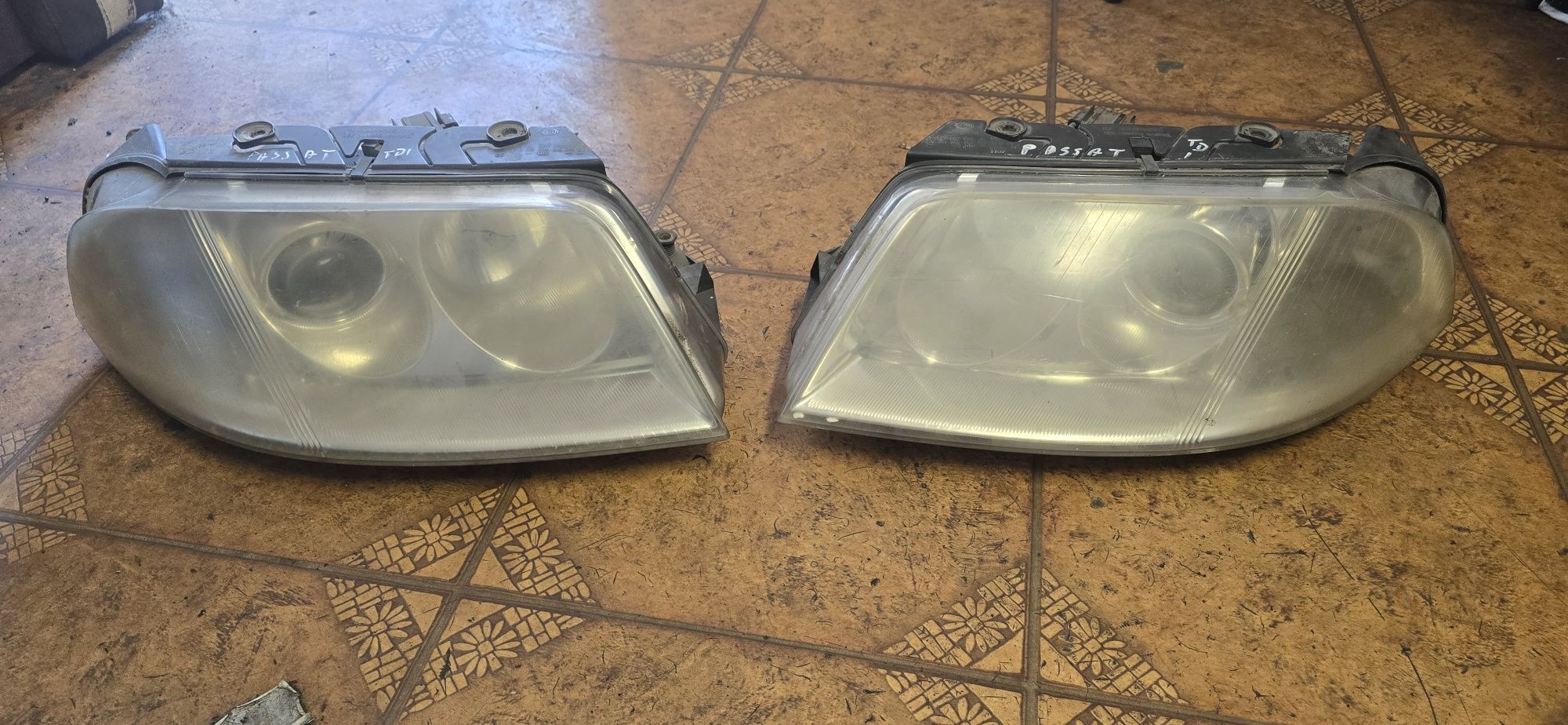 Lampa przód przednia lewa prawa  VW Passat B5 Lift
