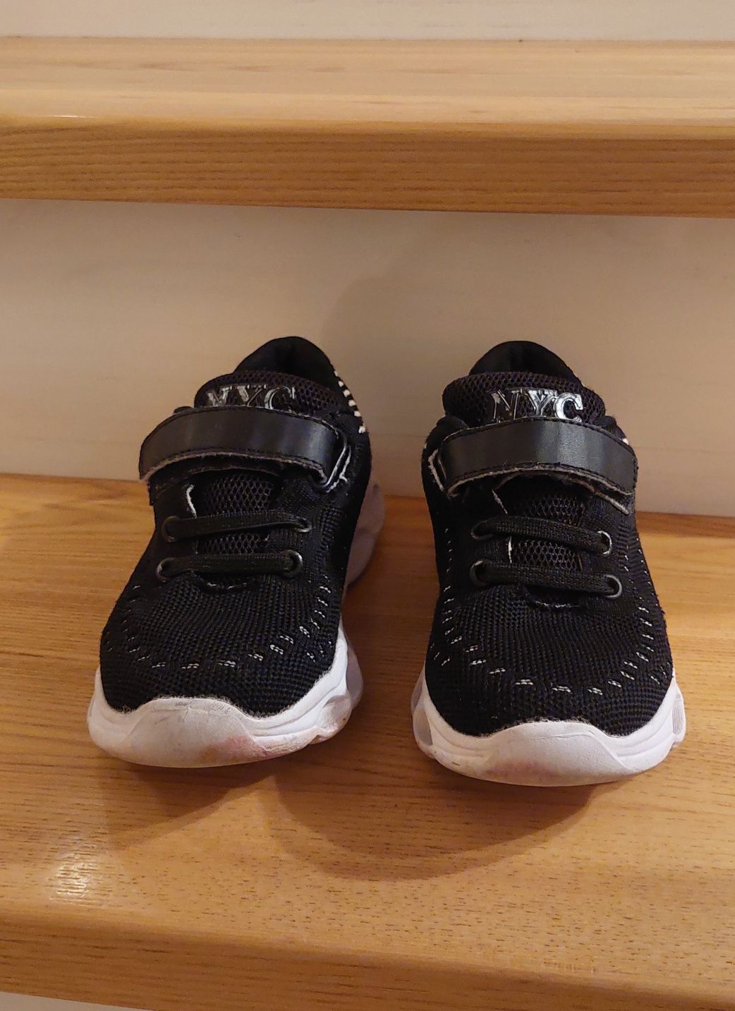 Snakersy adidasy piankowa podeszwa NYC