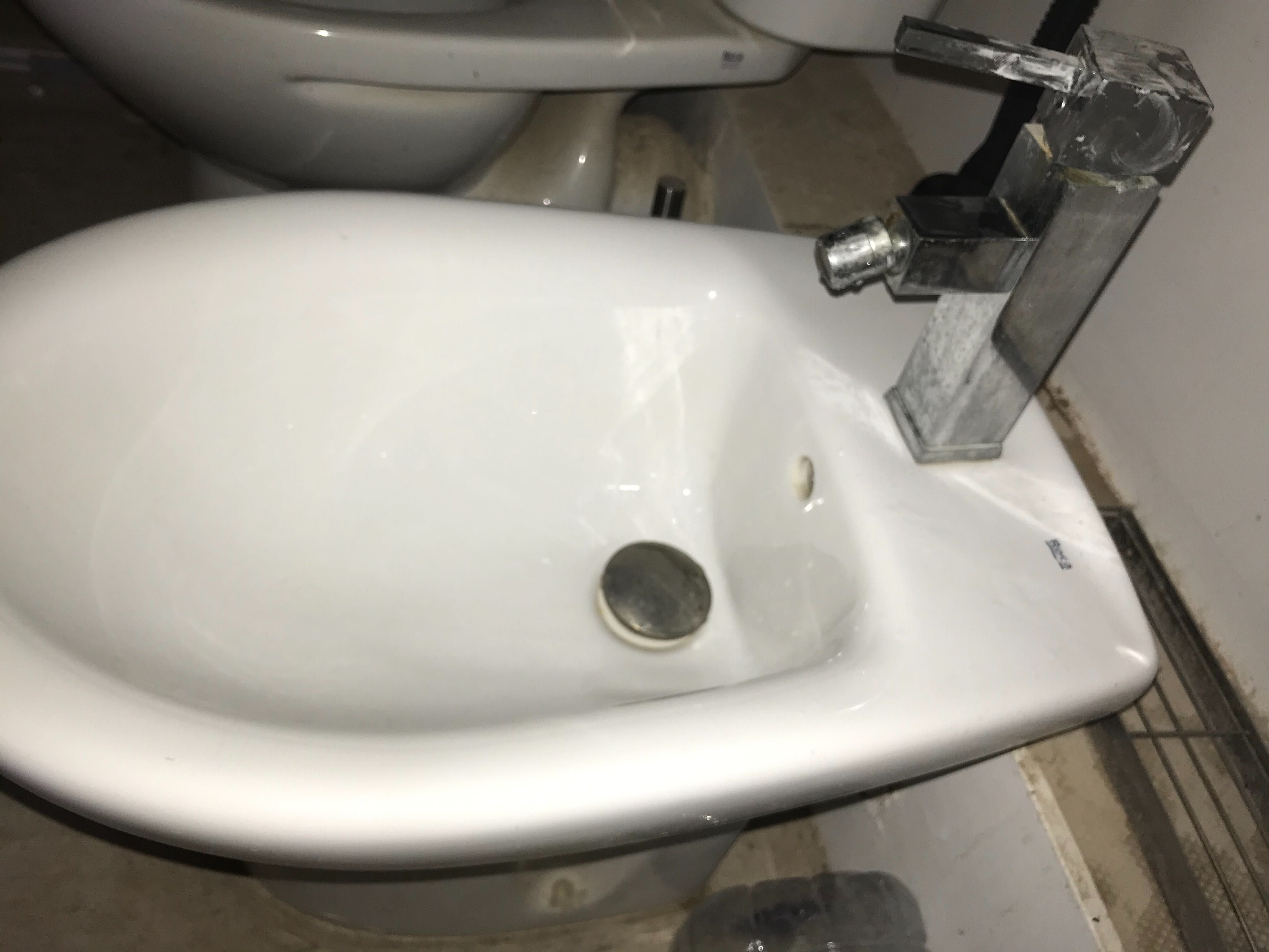 Bidé Roca Vitória + torneira / Bidet + faucet