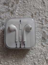 Навушники Apple.
