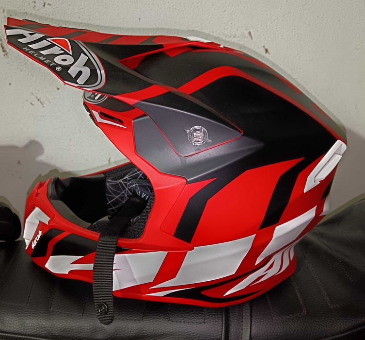 Capacete cross airoh mais óculos