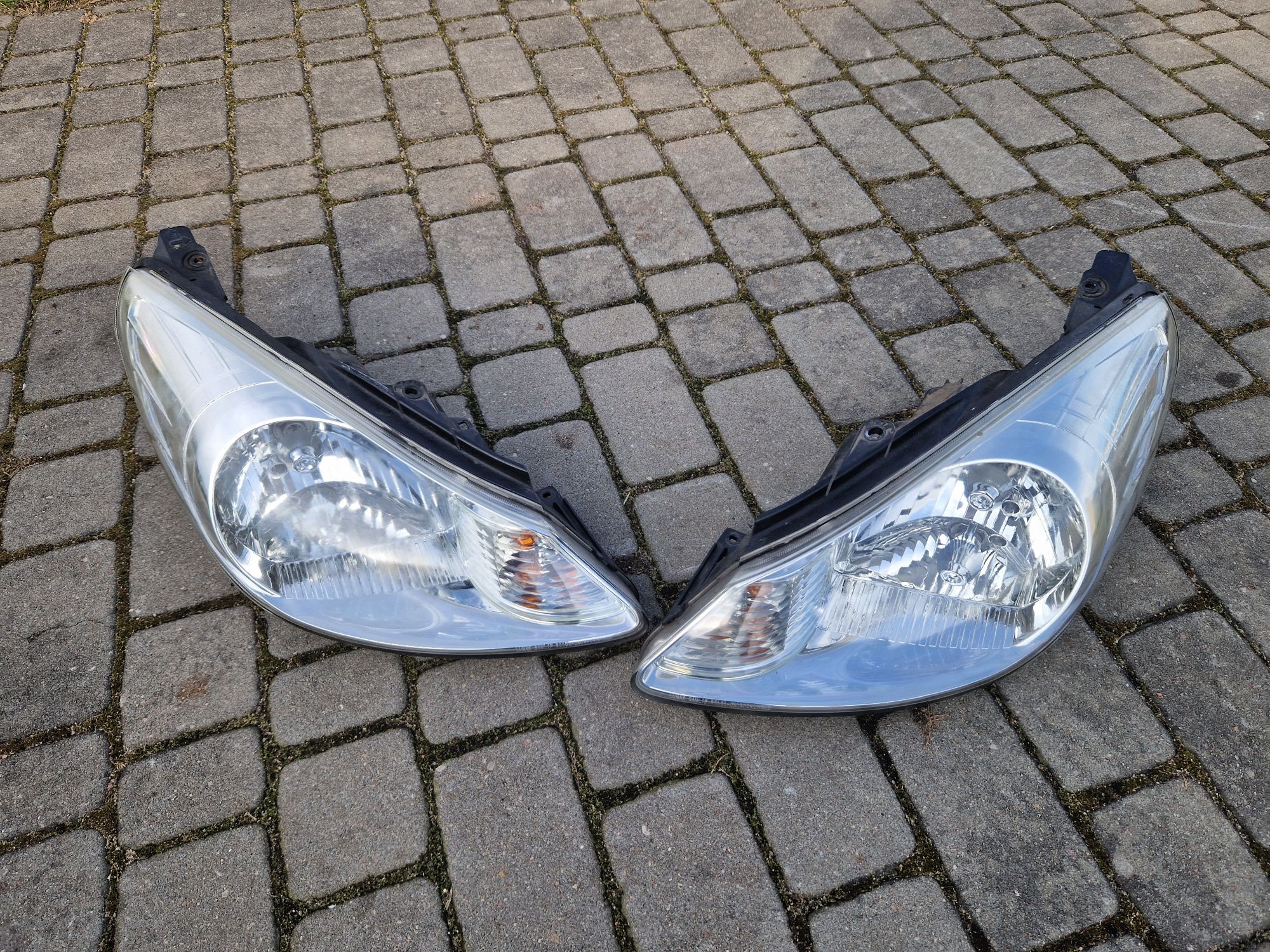 Lampa przednia prawa  Europa  części Hyundai I10  i10