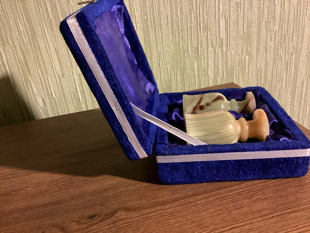 Рюмки из оникса в бархате
