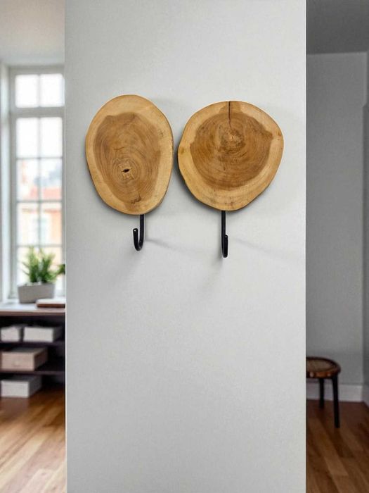 Zestaw dwóch drewnianych wieszaków ściennych