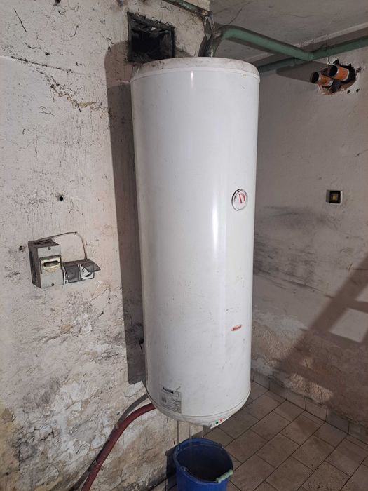 Bojler elektryczny podgrzewacz na wodę 140 litrów używany.