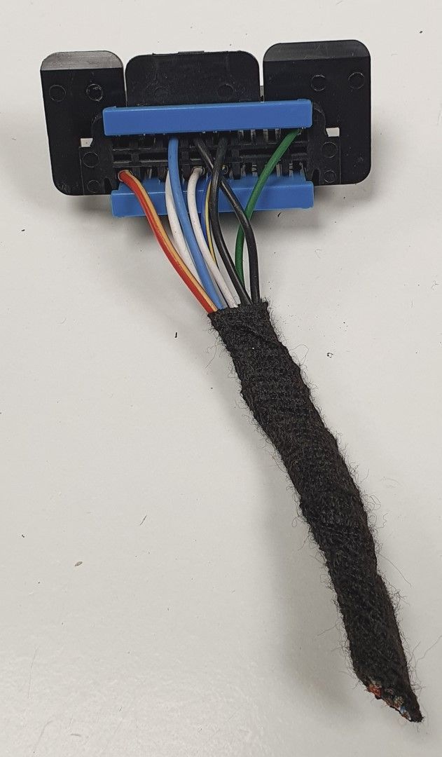 GNIAZDO DIAGNOSTYCZNE OBD2 OPEL ADAM