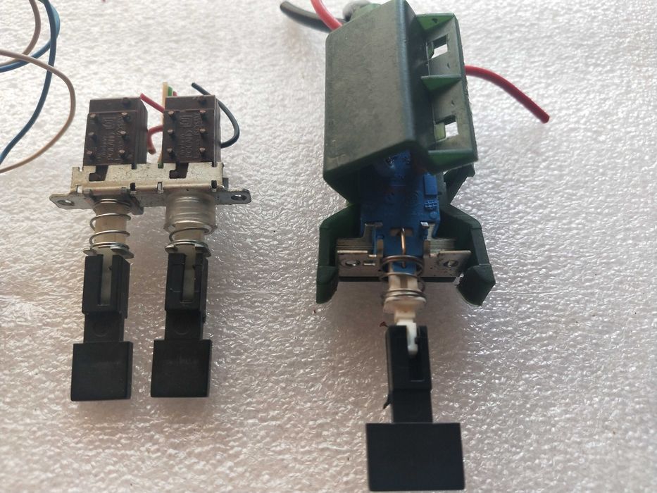 Podtalerzyk talerza, komplet włączników i inne do GS-464,GS-461 Unitra