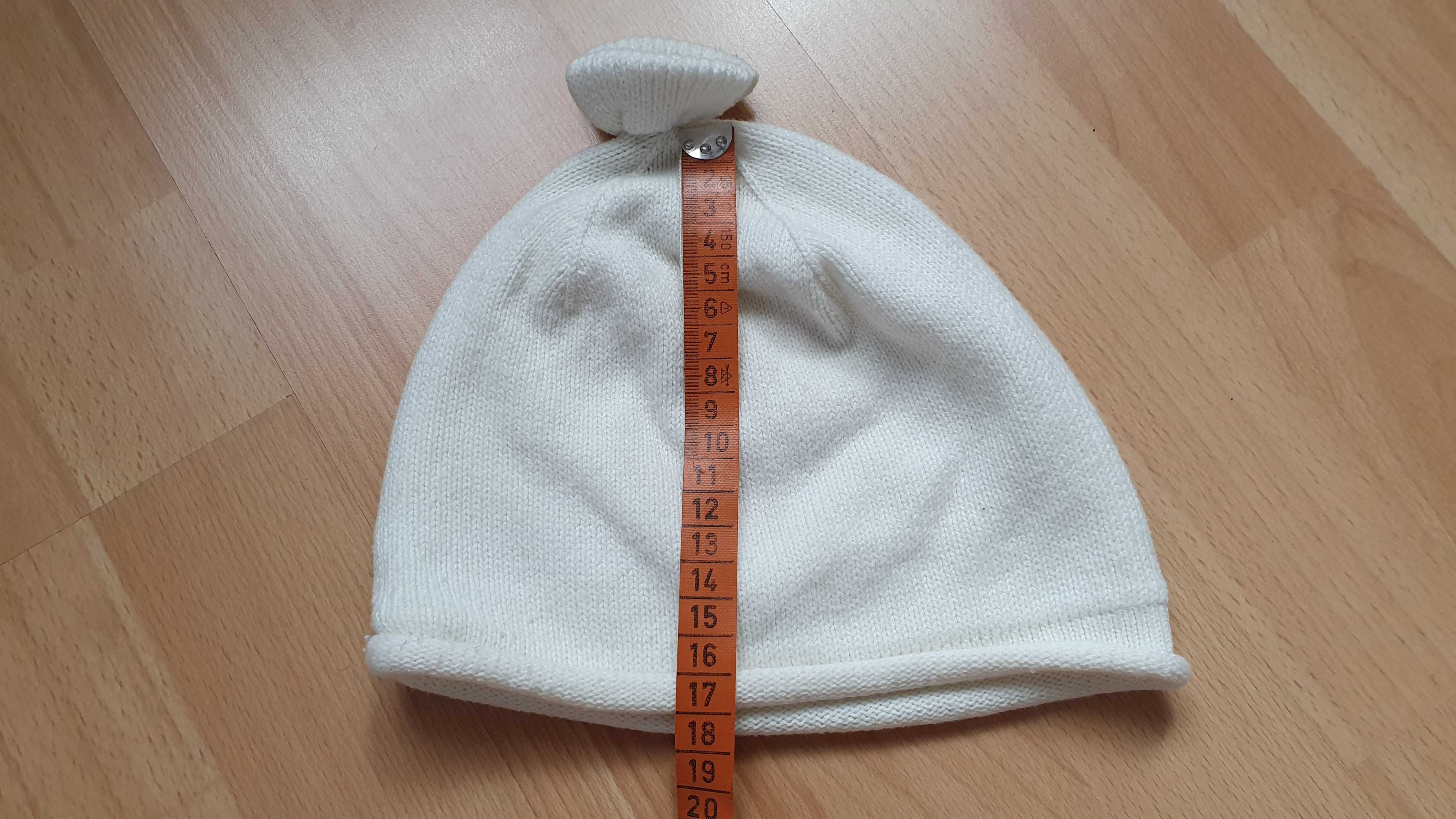 Śliczna kremowa wiosenna czapeczka rozmiar 86cm